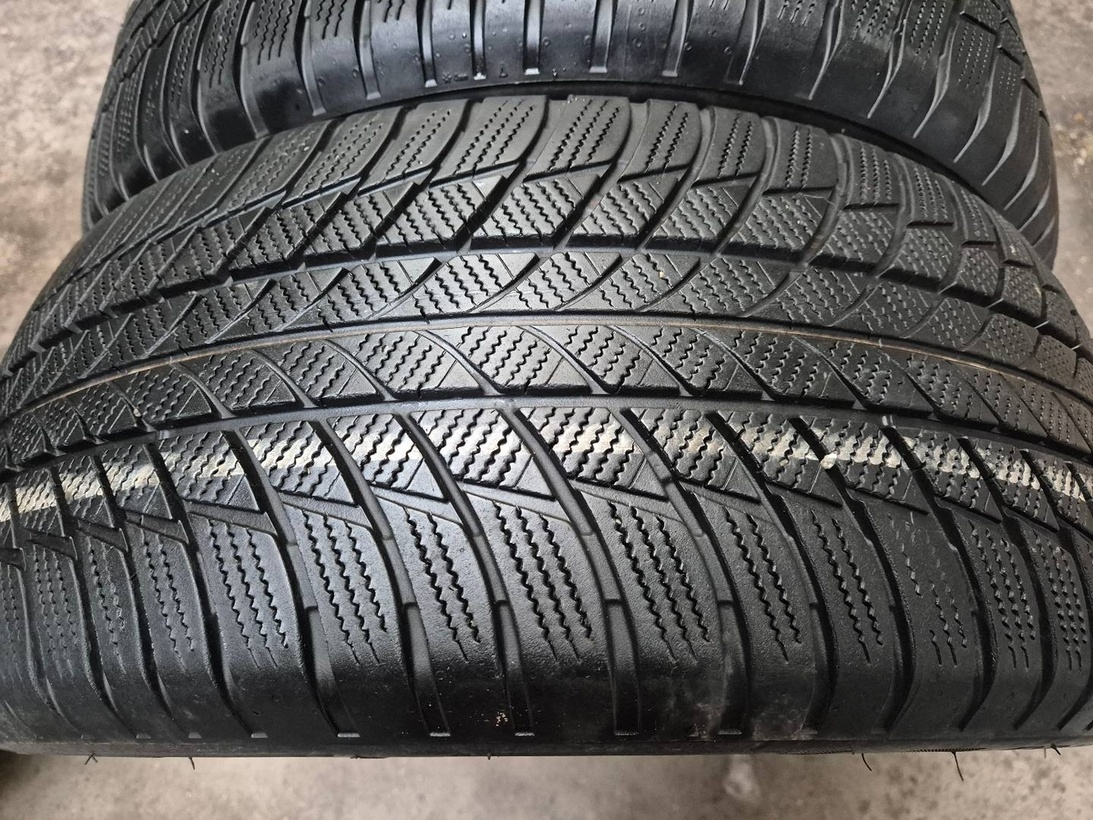 245/50 r19 zimné 2 ks BRIDGESTONE RUNFLAT dezén 6,8 mm