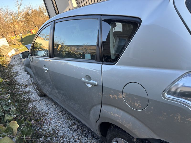 Havarované - Toyota Corolla Verso 1.6 benzín, 2007