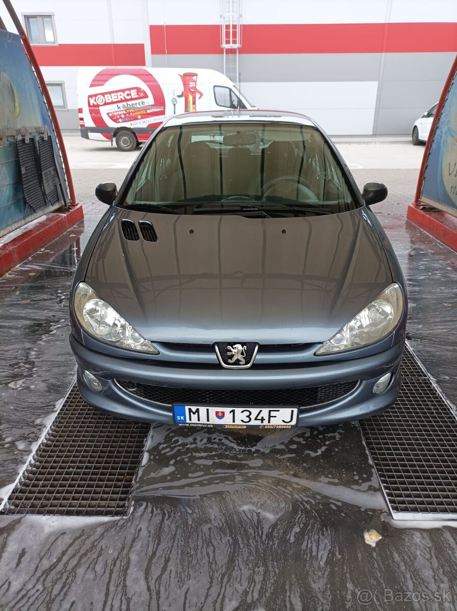 Peugeot 206. 1.4 benzin.