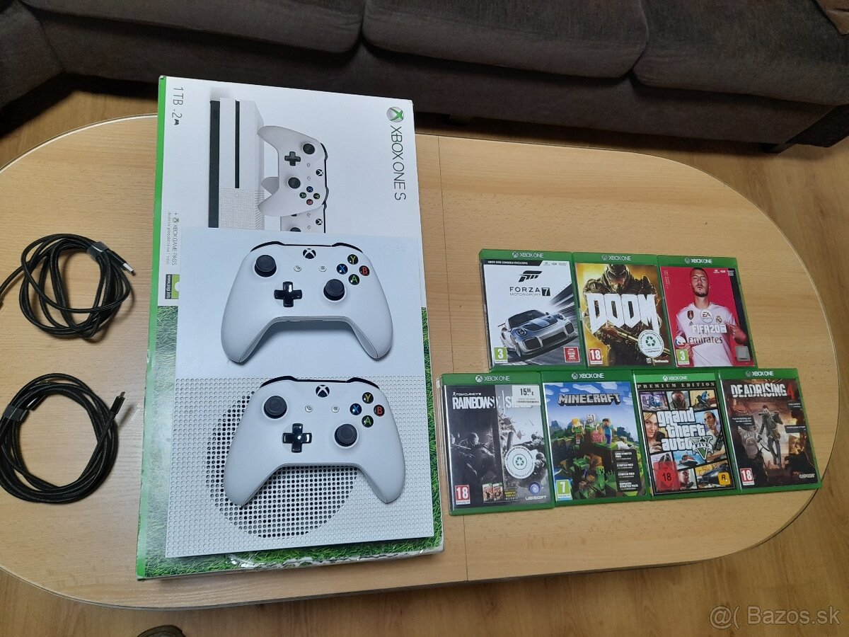 Xbox one S s dvoma ovladačmi + hry