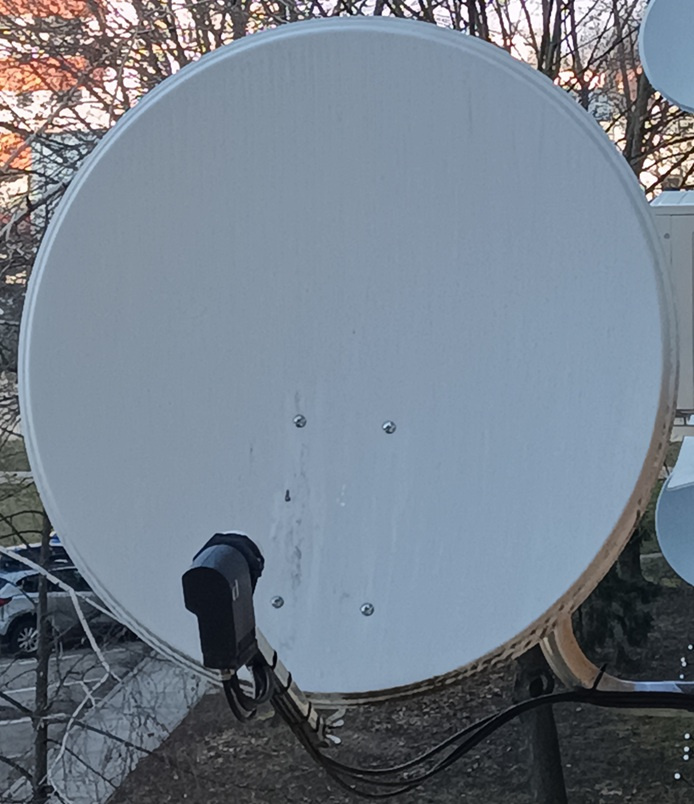 Predám satelitnú parabolu + LNB konvertor Quad + držiak