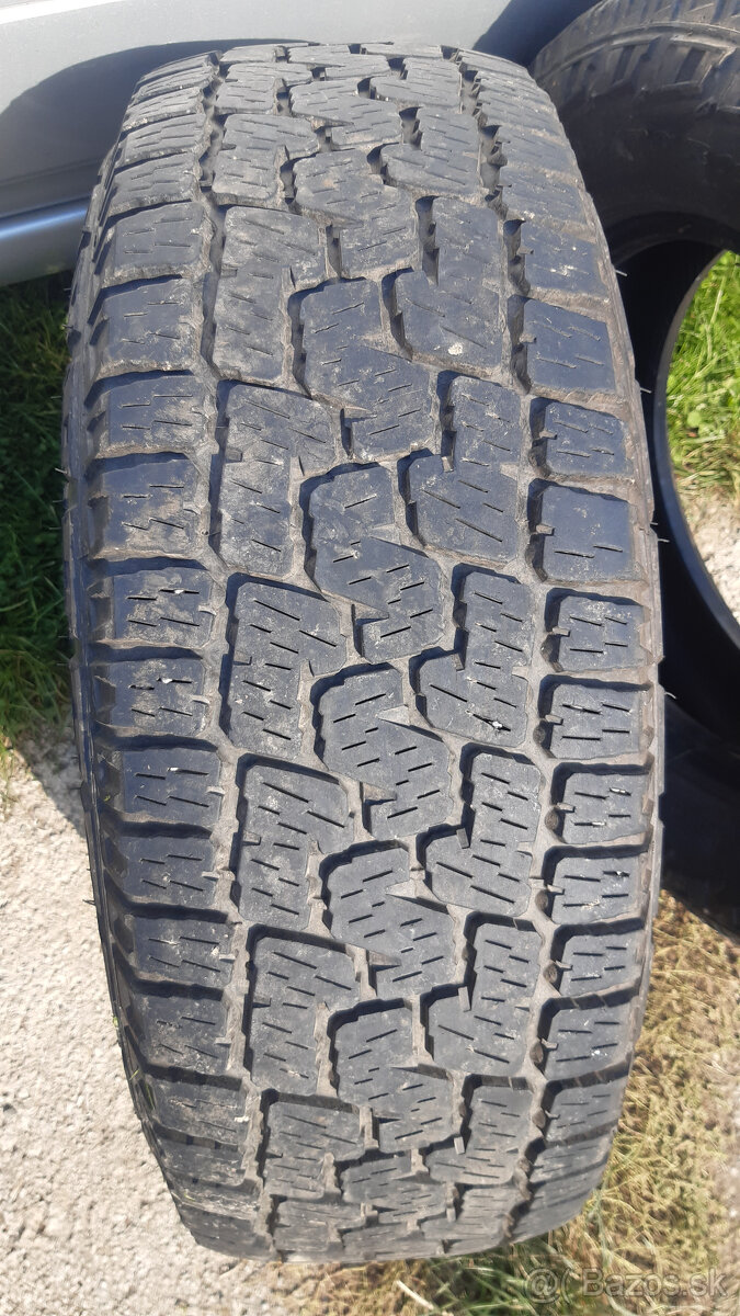 Pirelli Scorpion Allterain 245/70 r16