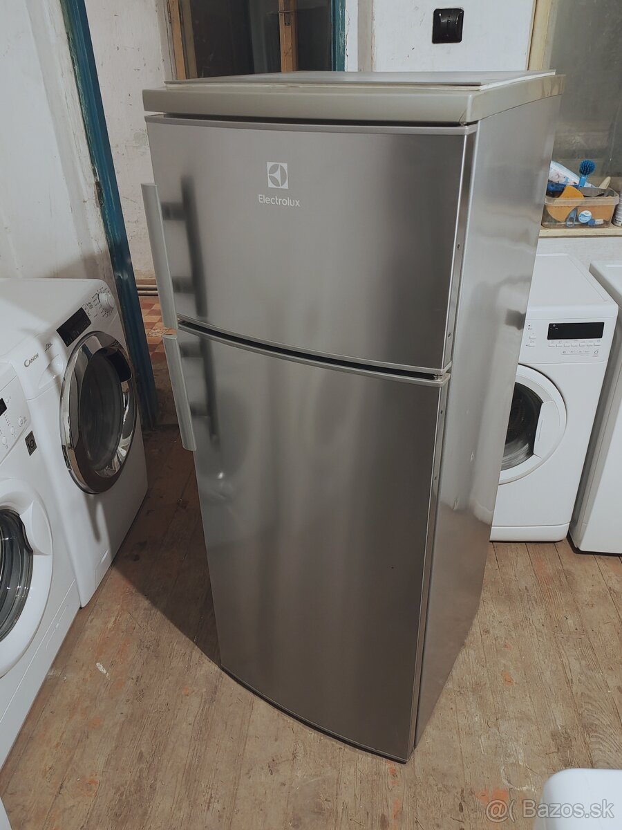 Predám chladničku Electrolux 142cm