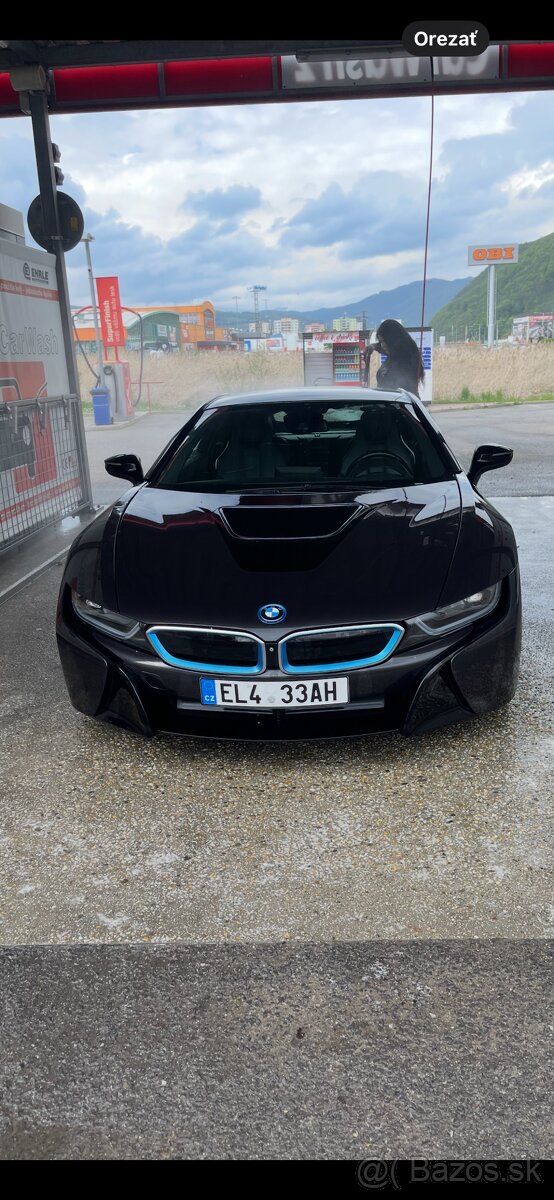 I8