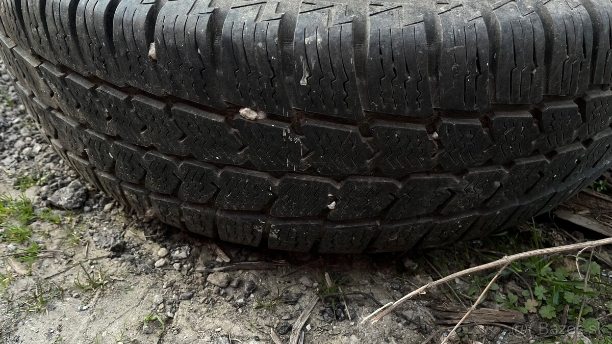 Predám 225/75 r16c