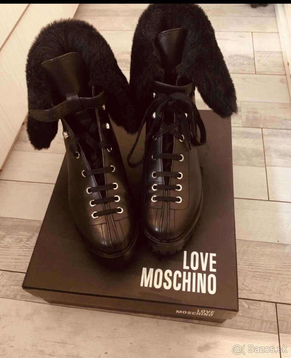 Love moschino cizmy