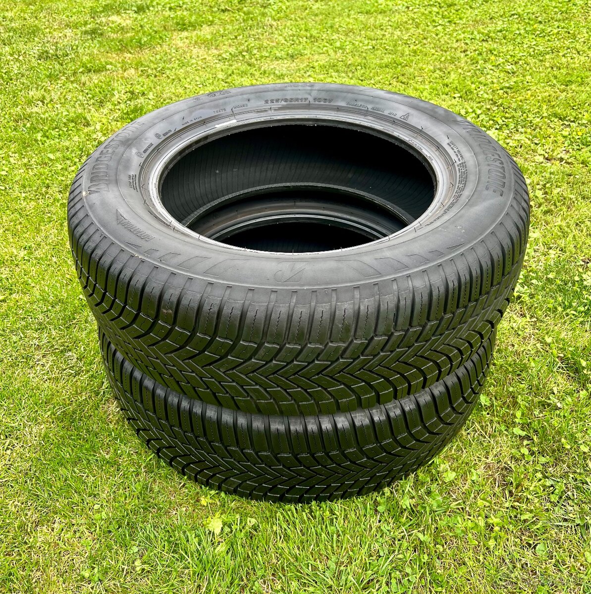 225/65 r17 celoročné Bridgestone 106V