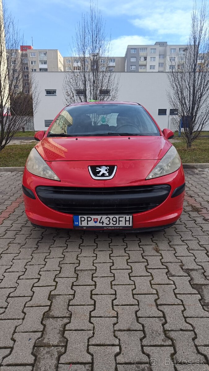 Peugeot 207 1.4 65kw benzín 2007