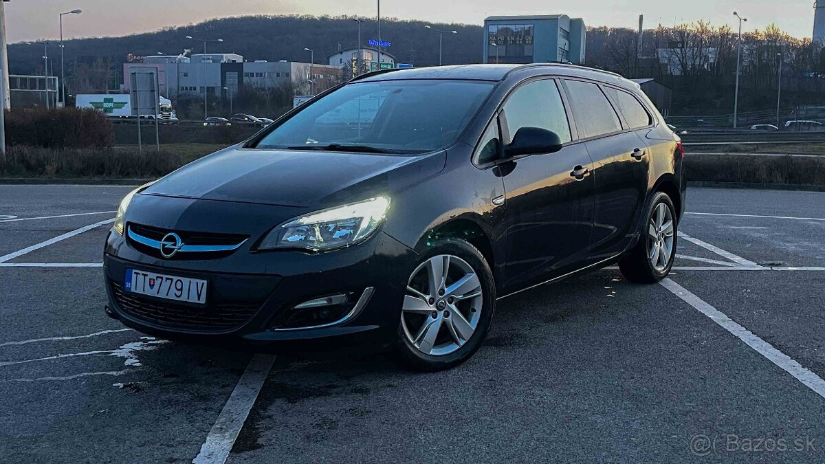 Opel Astra J Sports Tourer, NOVÁ STK-EK