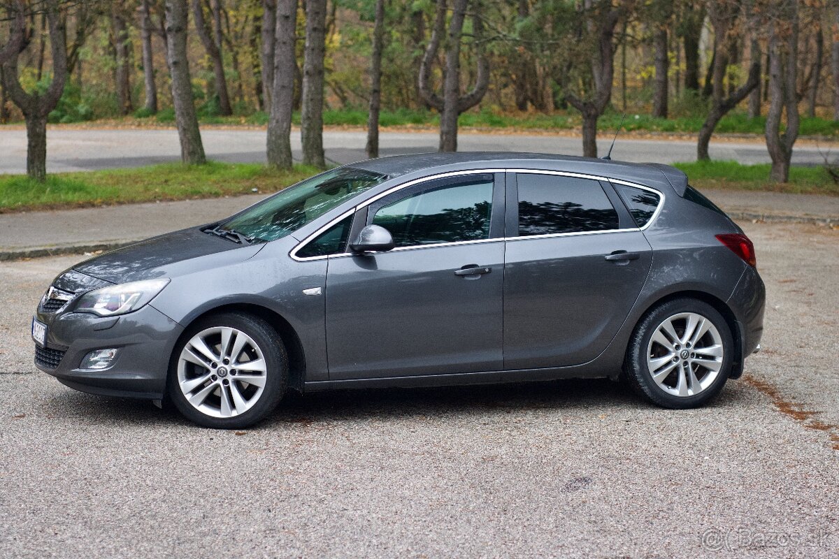 Opel Astra 1.6 Turbo ECOTEC Cosmo, 140 614 km