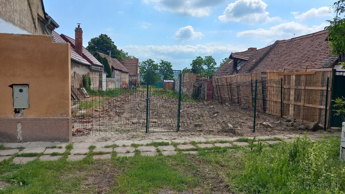 Predám pozemok na stavbu rodinného domu