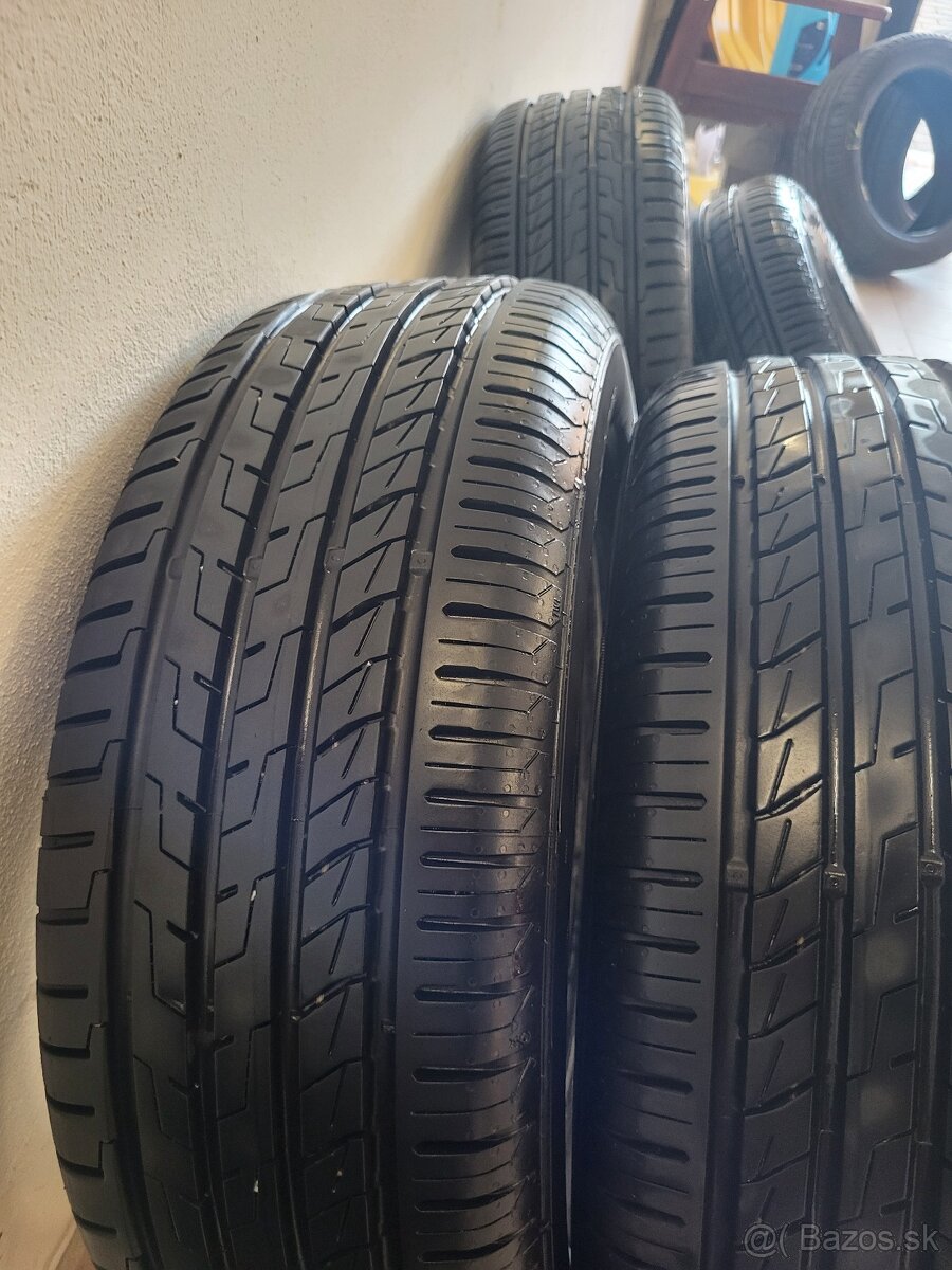 Predám 4 letné pneumatiky 215/60 R16