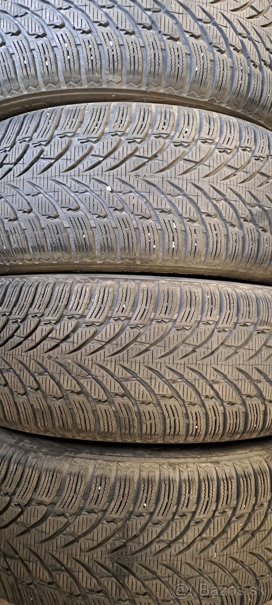 Predám 4ks jazdené zimné 235/60r18-107V Nokian