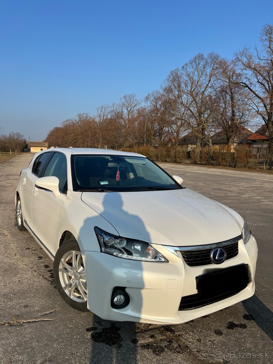 Lexus CT200h