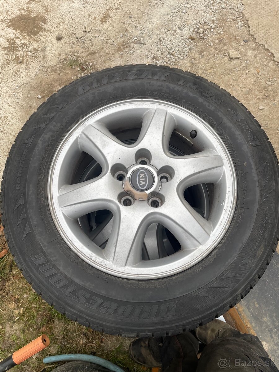 215/65 r16 kia sorento