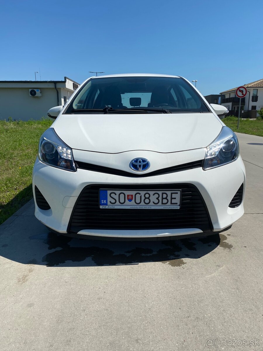 Toyota Yaris Hybrid 1.5 CVT benzín-elektrika