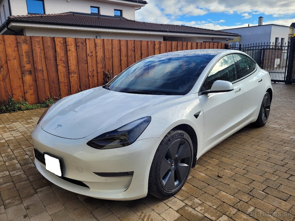 Predám elektro auto TESLA model 3 dual motor 10/2021