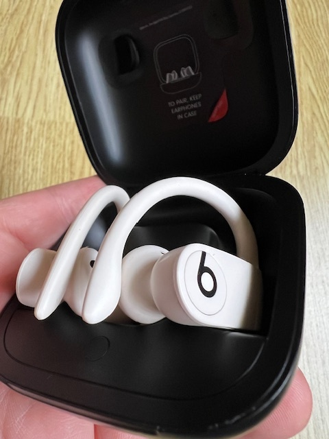 Apple Power Beats Pro biele + nahradne Stuple