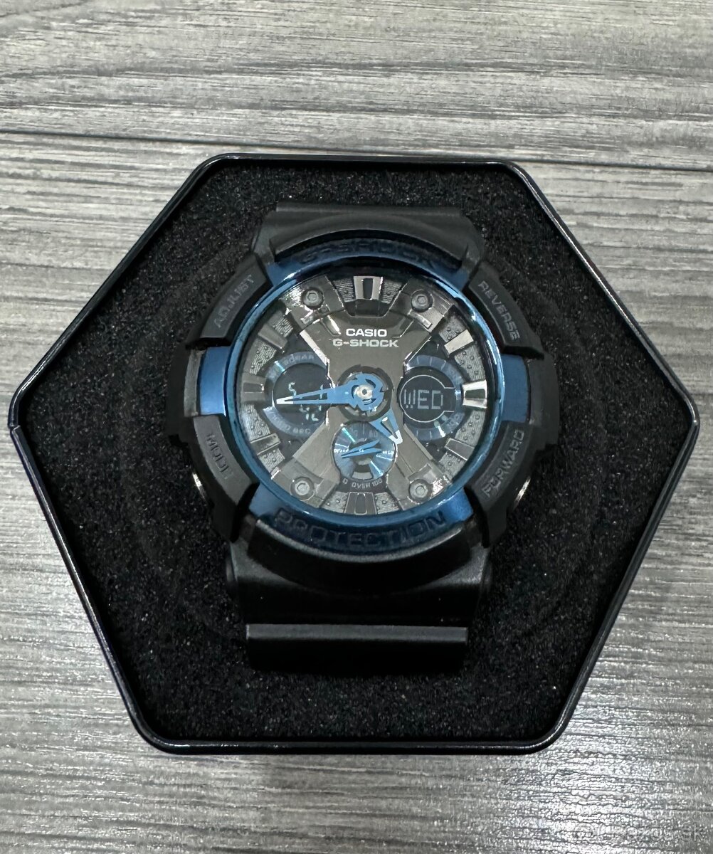 Hodinky zn. Casio G-SHOCK GA200CB