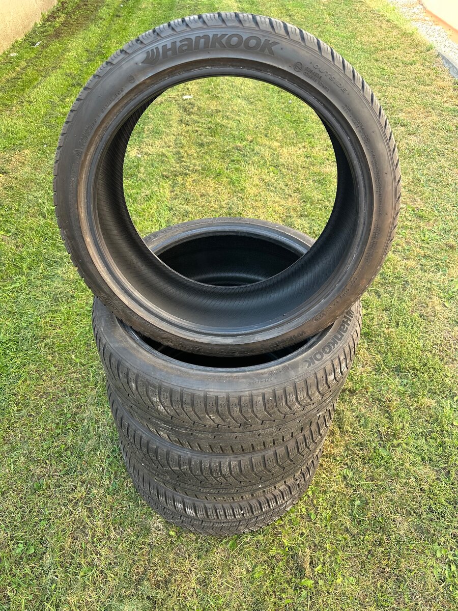 Predám Zimne 225/40 R19 Hankook