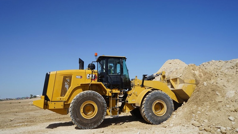 CATERPILLAR,KOMATSU,NEW HOLLAND a INE