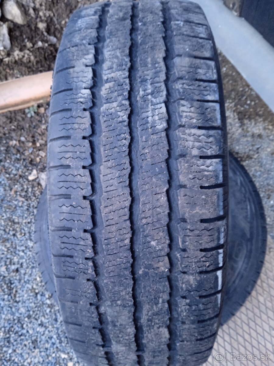 Predám Gumi 225/70 R15C