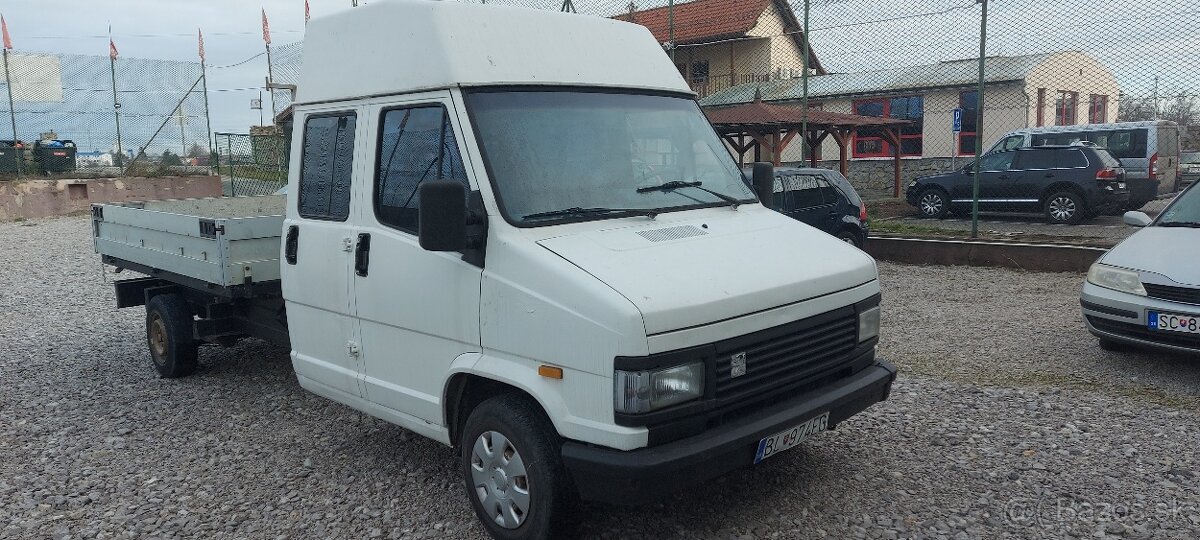 Peugeot J5 valnik