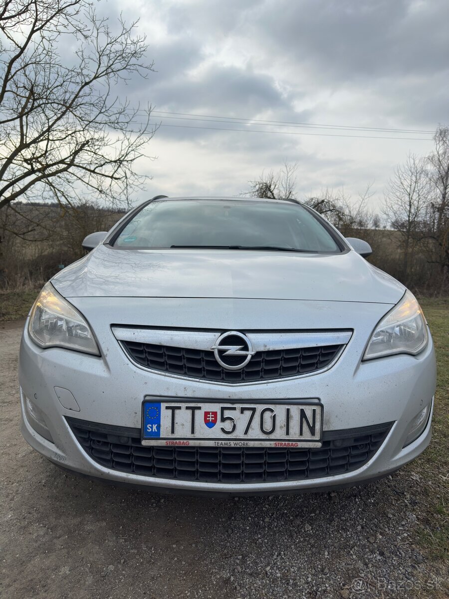 Opel astra j 81 kW  2011