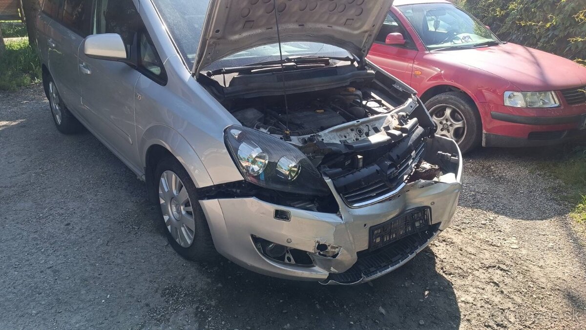 predám havarovaný opel zafira