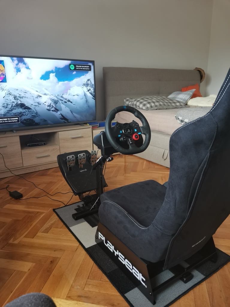 Playseat Alcantara + Logitech g29