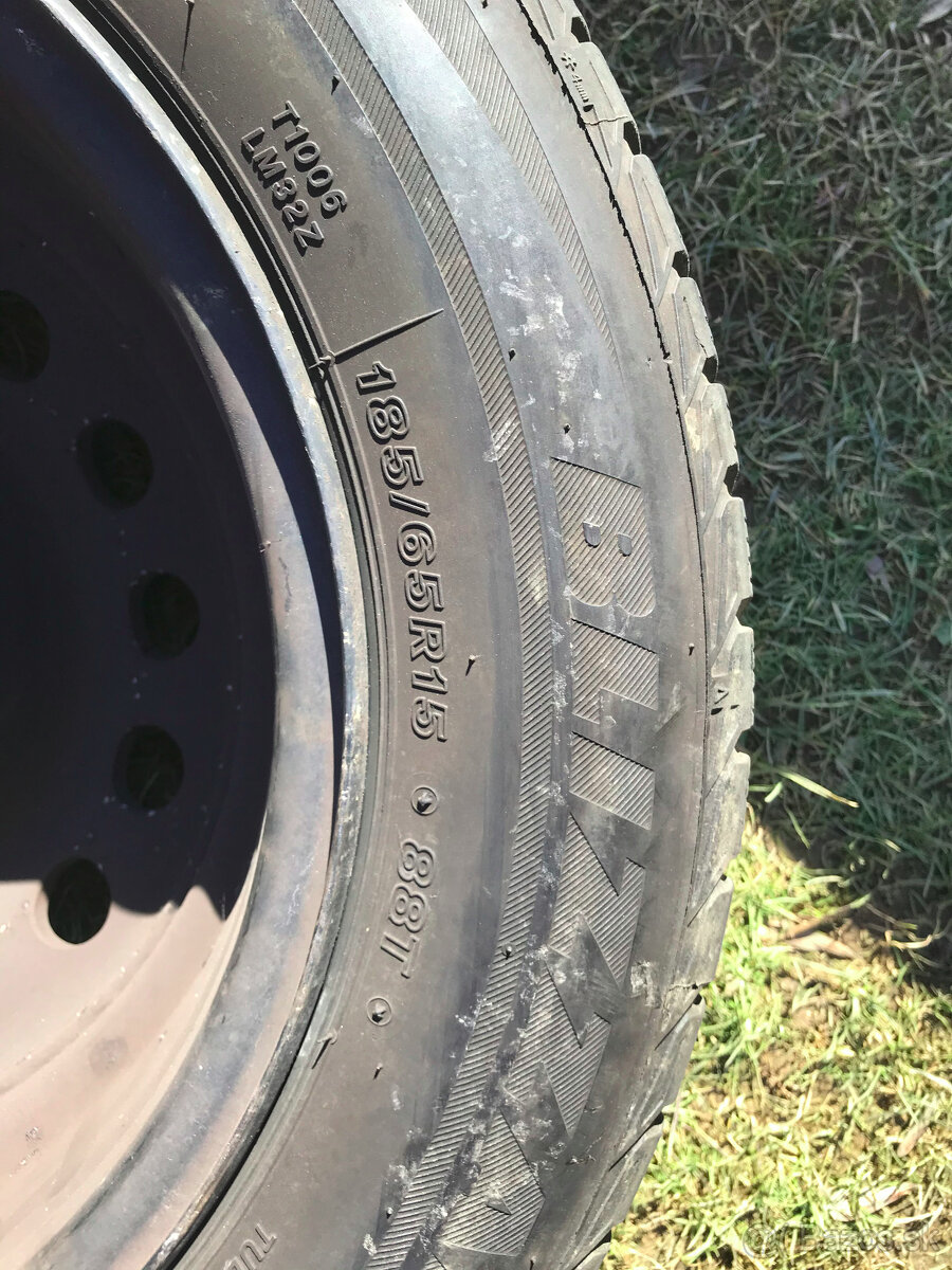 Predám 4 zimné pneumatiky 185/65 R15 88T Bridgestone