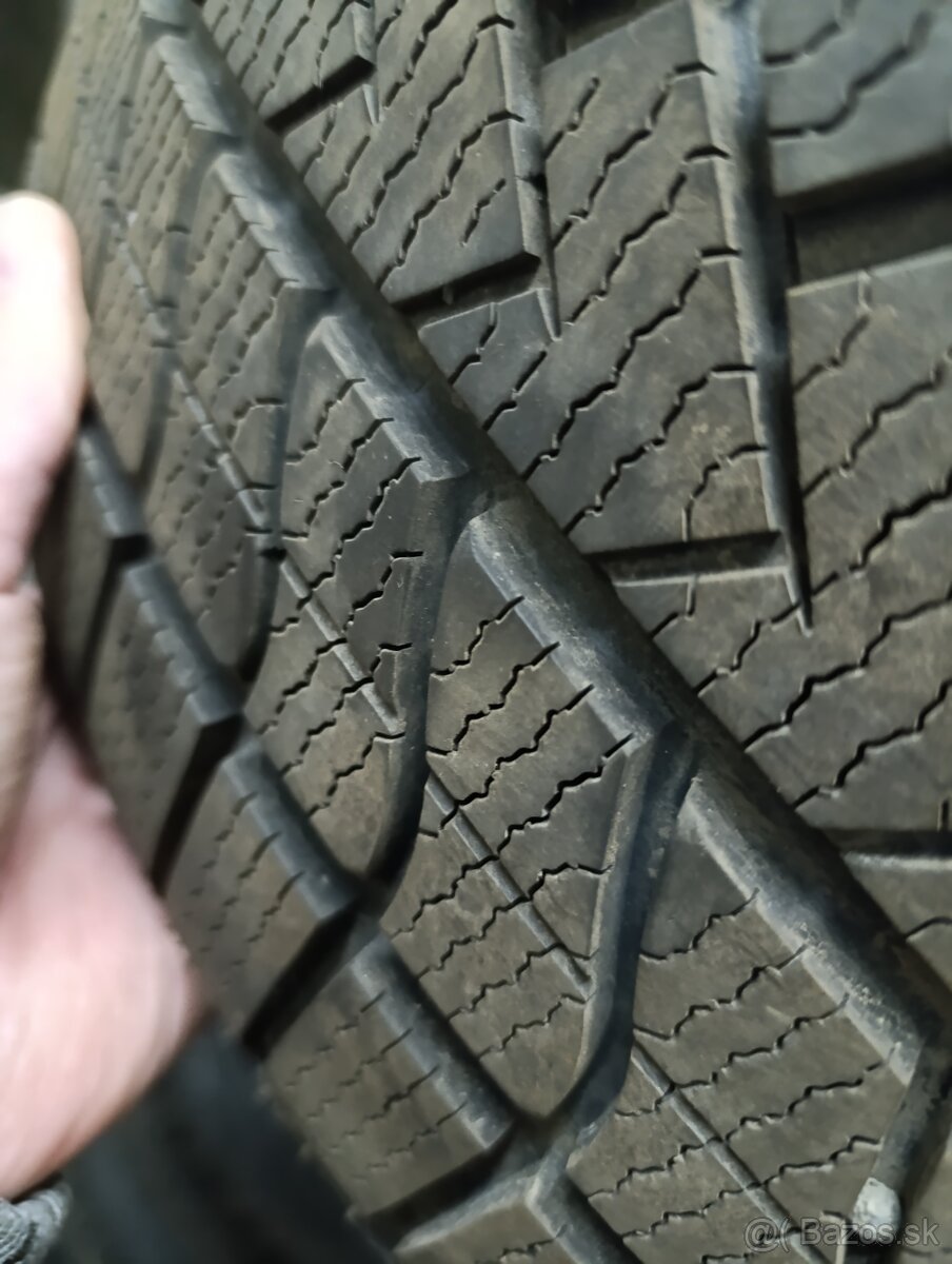 Pneu 255/55 R19 95V