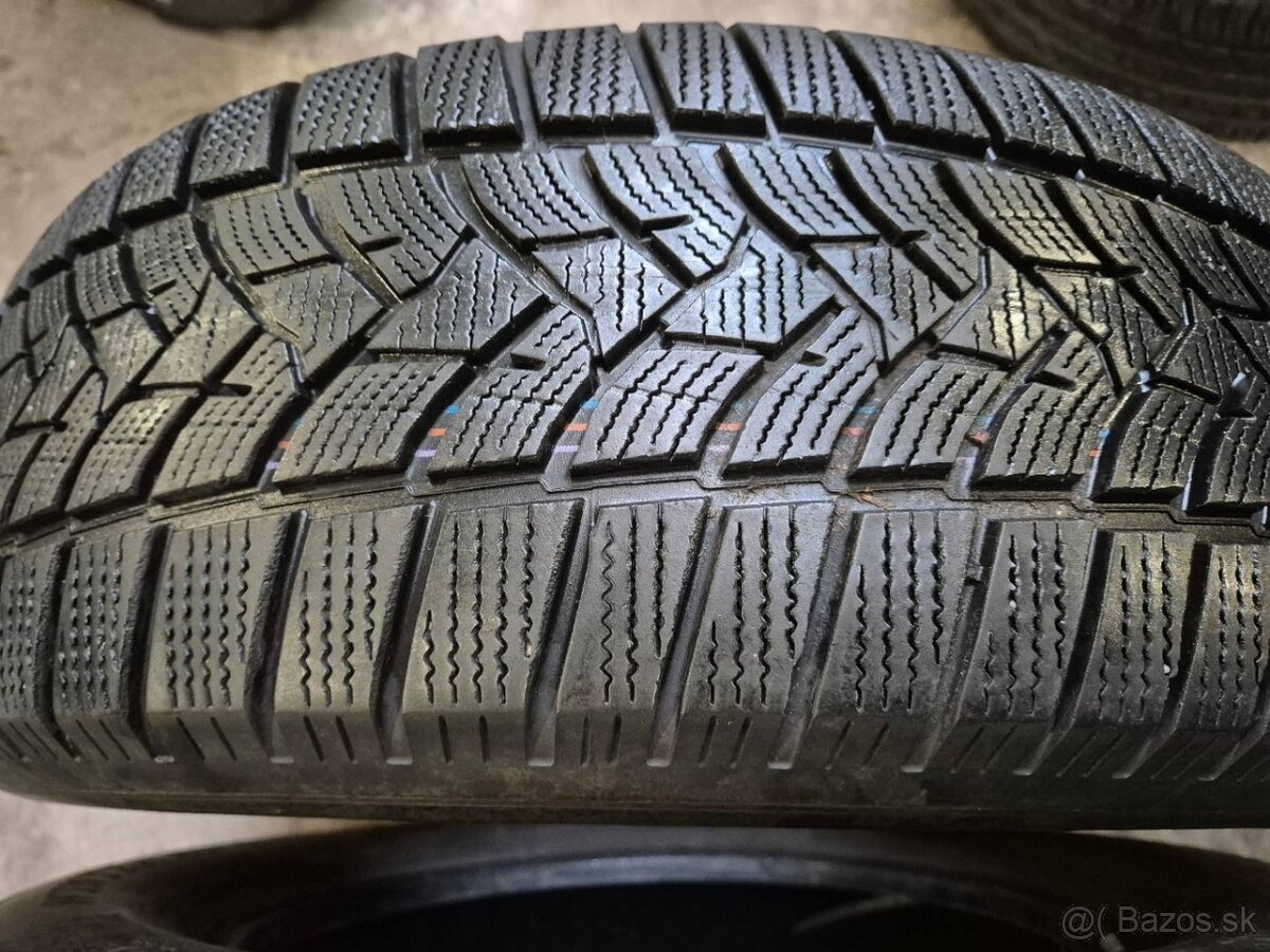 235/65 R17 zimné 4 ks DUNLOP dezém 7 mm DOT2019