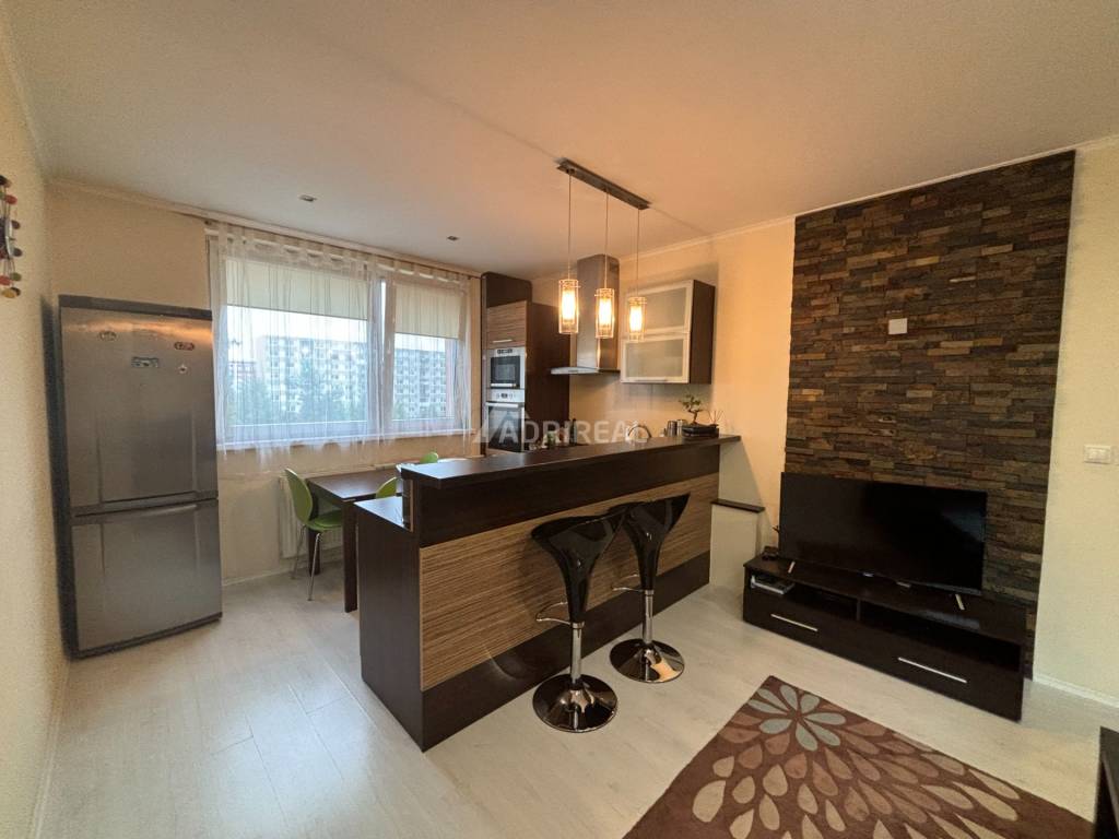 REZERVOVANÉ: 1-izbový byt s lodžiou, 41 m2, Poprad, 108 000€