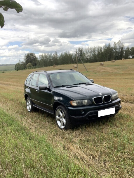 Rozpredam na nahradne diely bmw x5 e53