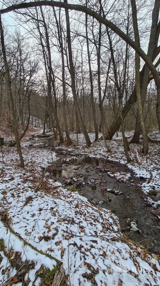 Rekreačný pozemok pod skalou pri Jasovskej jaskyni