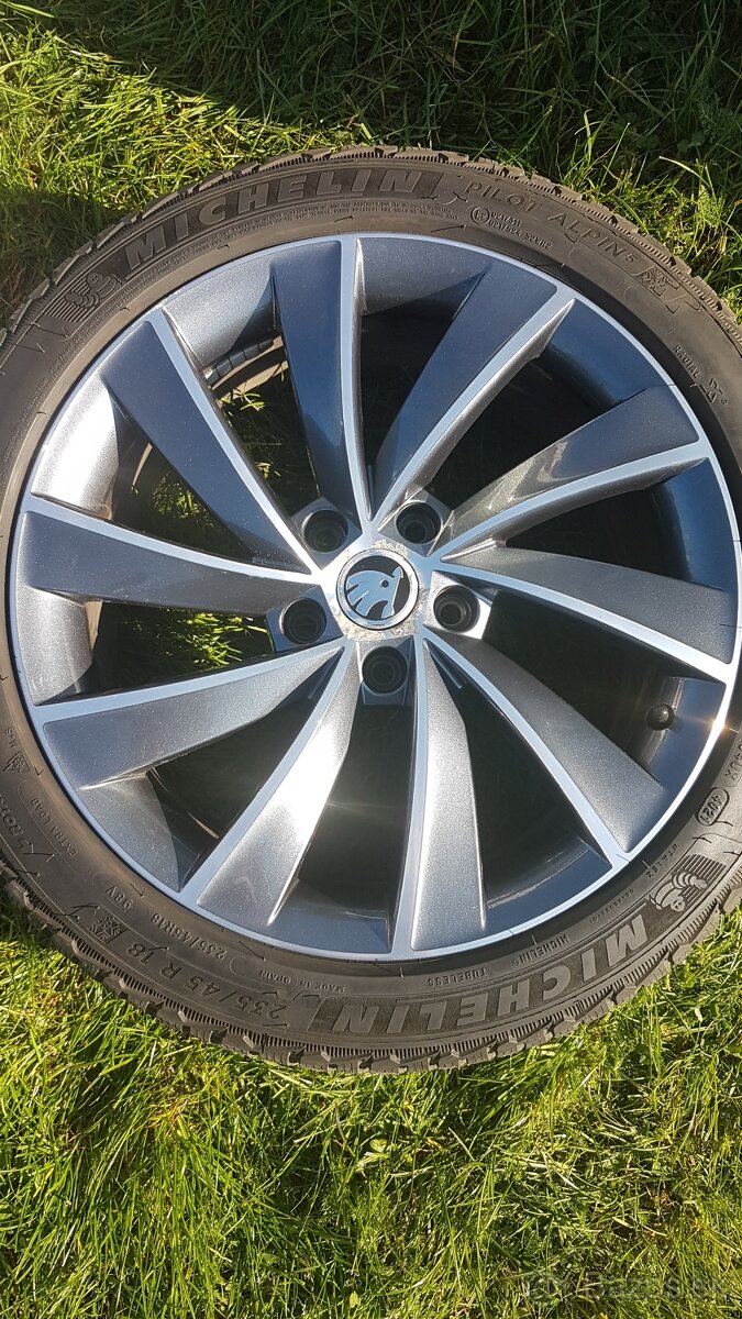 Zimna sada orig.ŠKODA  5x112 R18ET44 Michelin 235/45 18