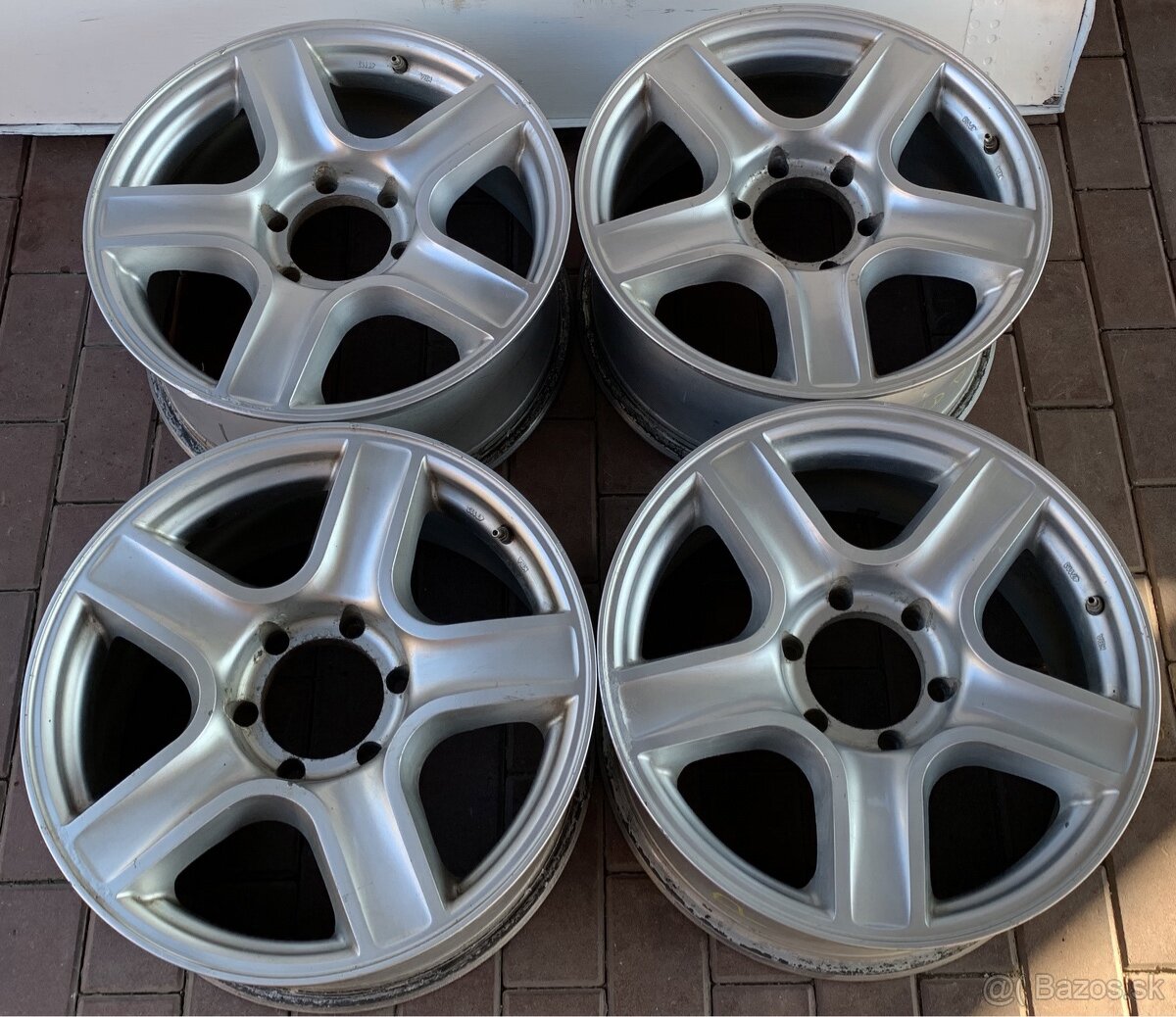 6x139.7 R18 Dotz na Pajero strieborna farba ET 35