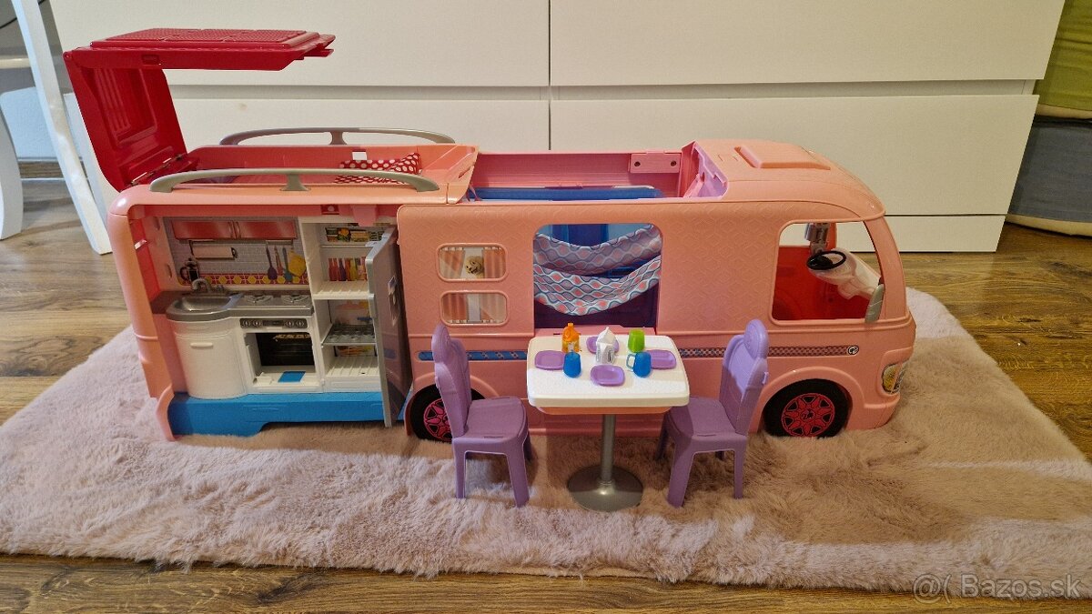 Barbie karavan + barbie sanitka