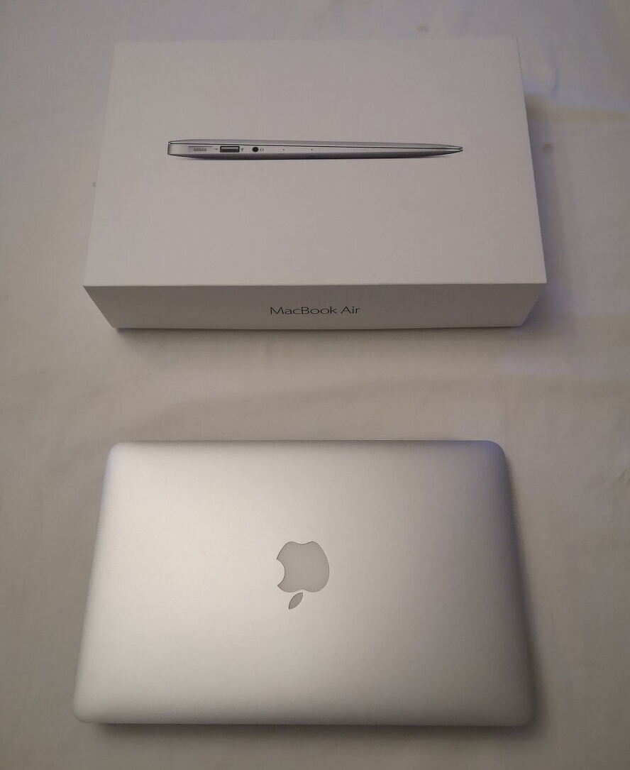 Macbook Air 11-inch 2015-16 cena 160€