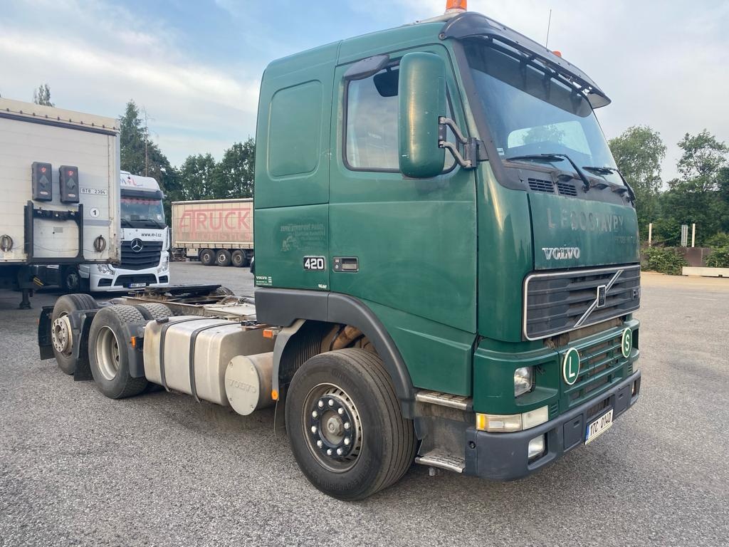 Prodáme tahač Volvo FH 12 420, 6x2, rok: 05/2000. Manuál