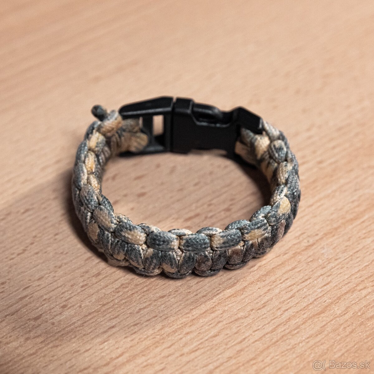 Paracord náramok