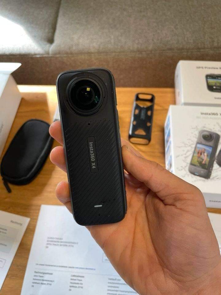 Insta 360 X4