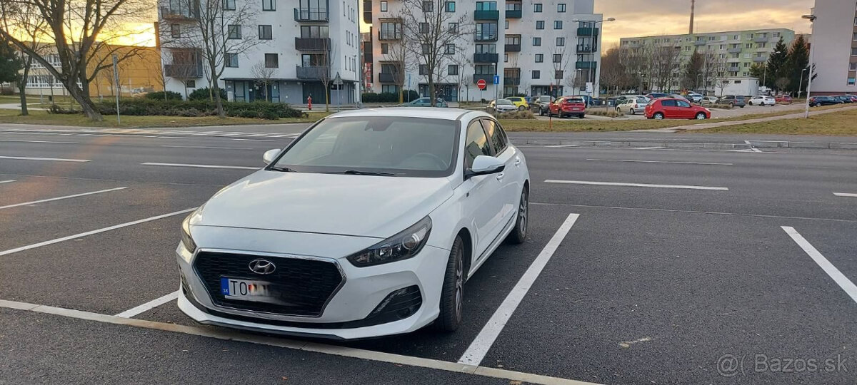 Hyundai Fastback i30