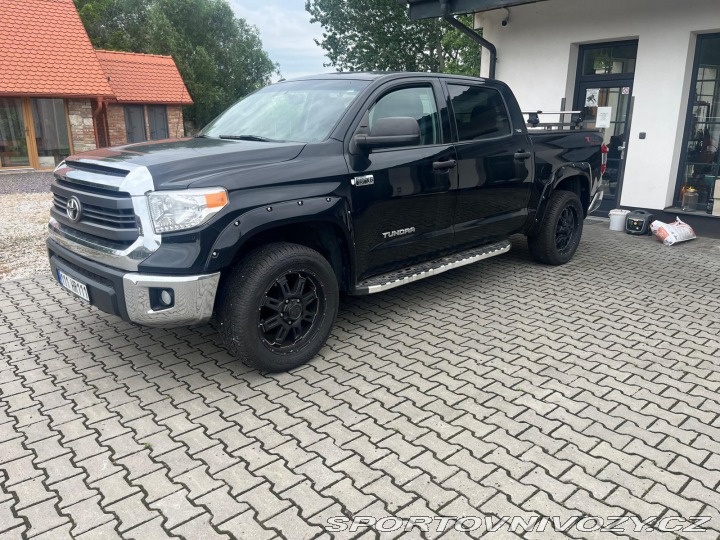 Toyota Tundra 2015 5.7