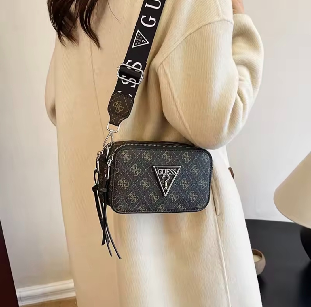 Guess kabelka crossbody hnedá