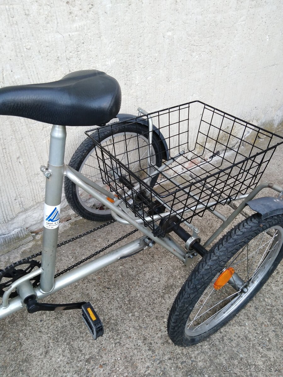 Trojkolesový bicykel