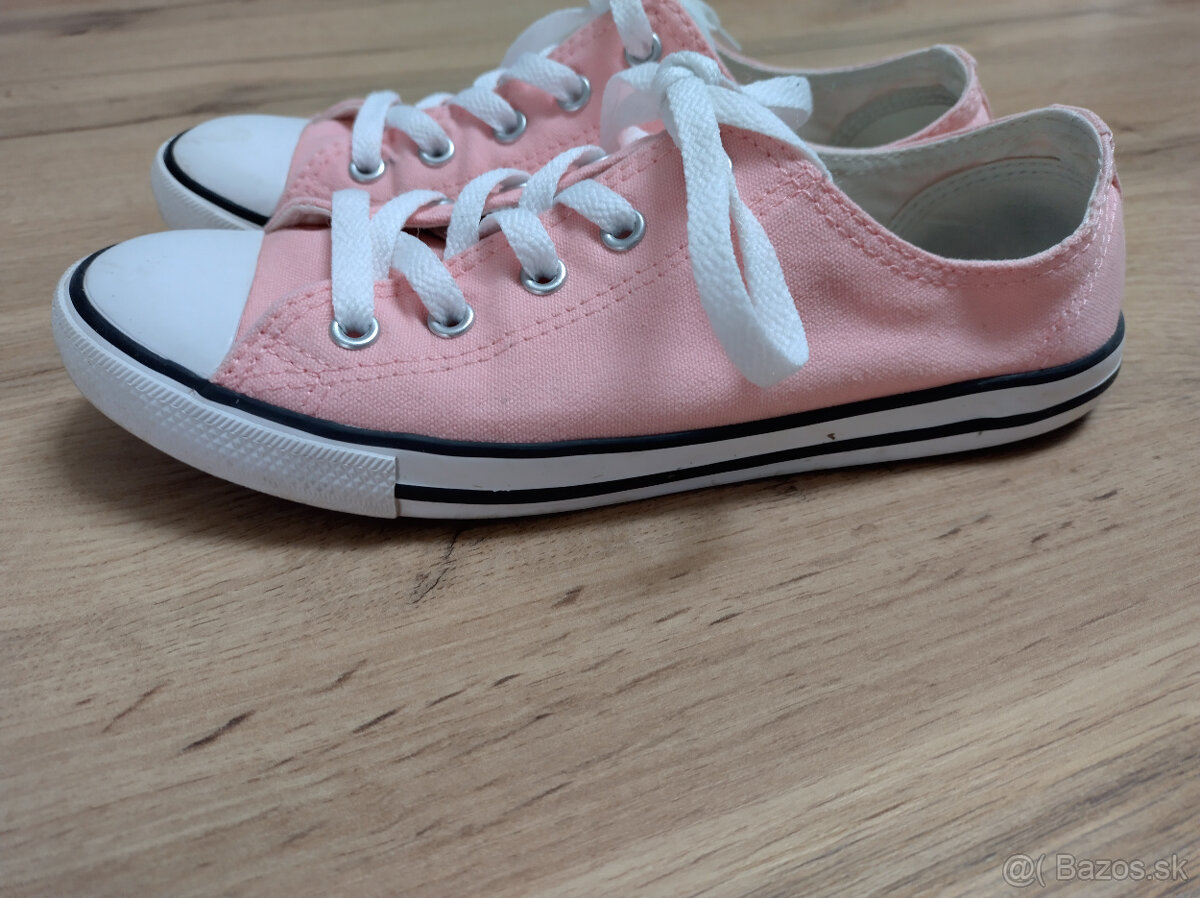 Znackove damske tenisky converse