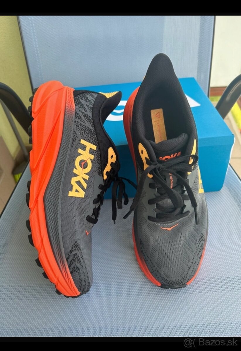 Hoka Challenger art 7