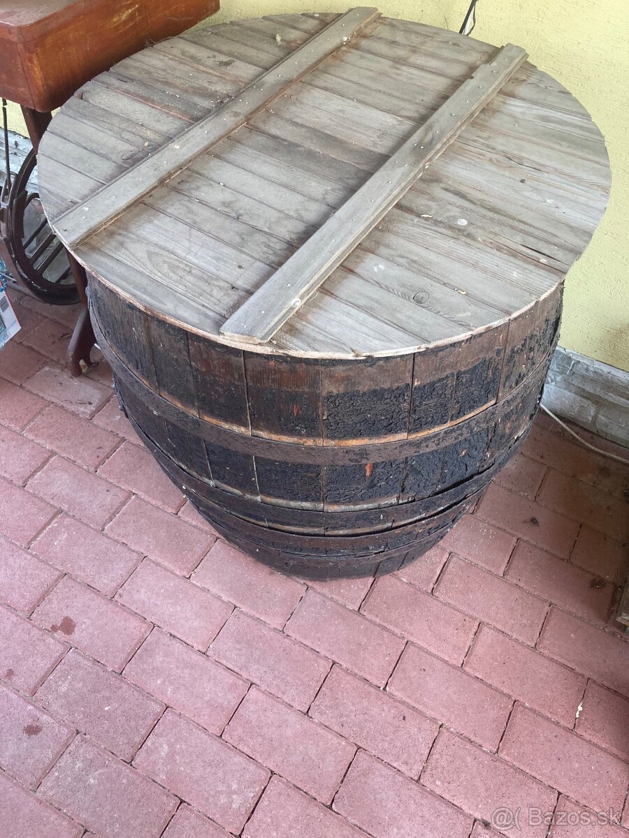 Starý drevený sud